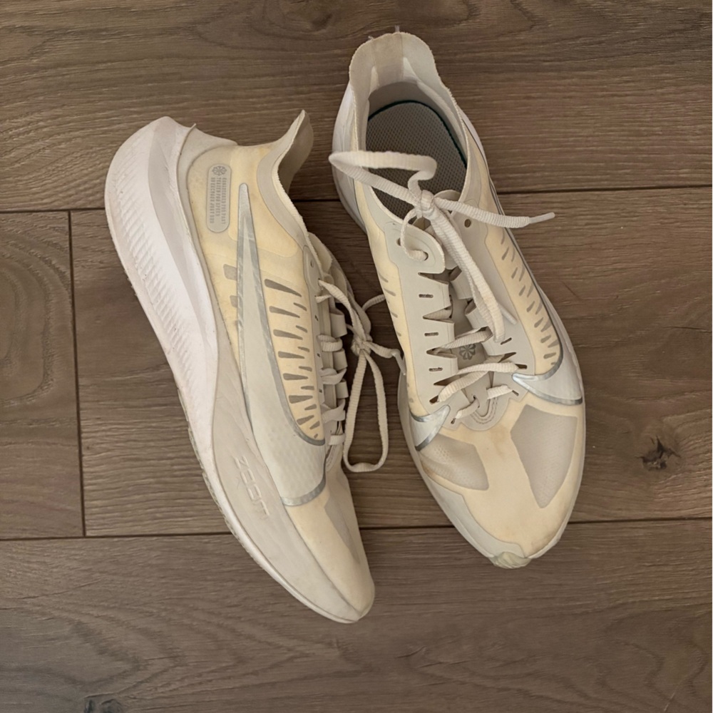 Nike running
Zoomfly